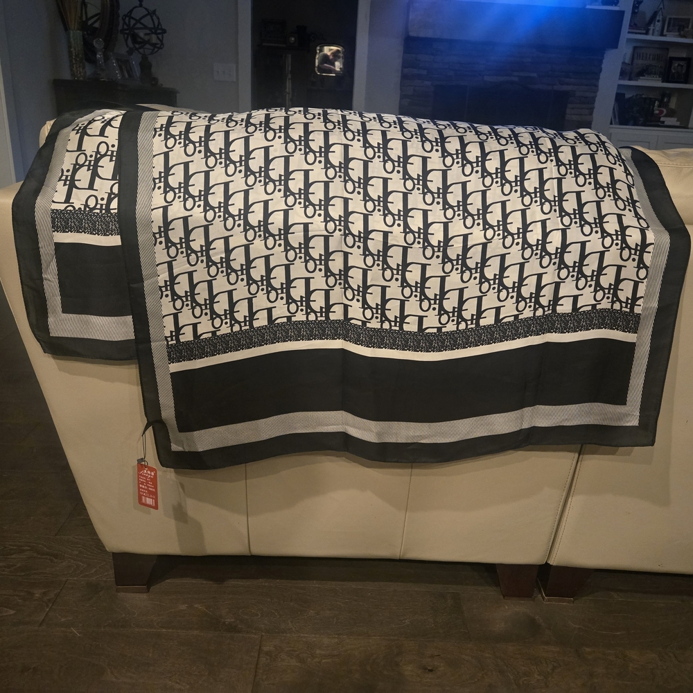 Scarf - Picture 2 of 4